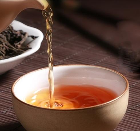 老中醫提醒，這8種茶千萬別喝，不能養生還致??！