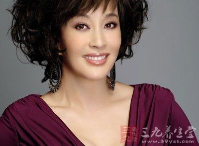 劉曉慶大家都知道對吧，是一個演技超級棒的演員