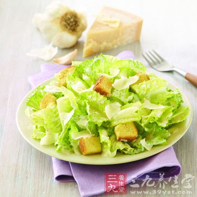 宋美齡從美國回到上海以后，常常每餐必以青菜沙拉佐食，這在當時舊中國還是極為鮮見的飲食習慣