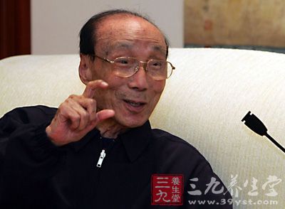 邵逸夫曾向香港特首曾蔭權傳授長壽秘訣