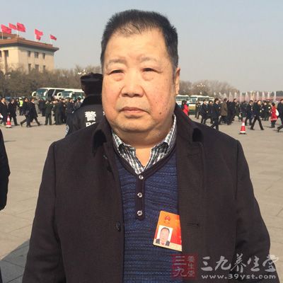 二月河雖然已經功成名就，但仍然保持著布衣本色，對名利也不是很看重