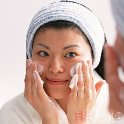 這個動作經常做，可以令臉色紅潤有光澤