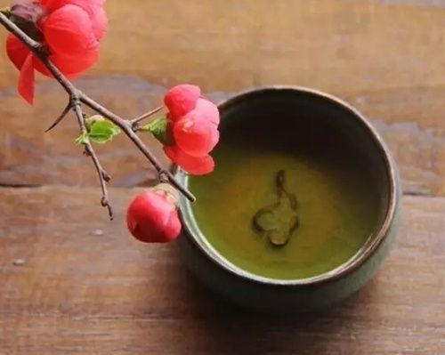 老中醫提醒，這8種茶千萬別喝，不能養生還致??！