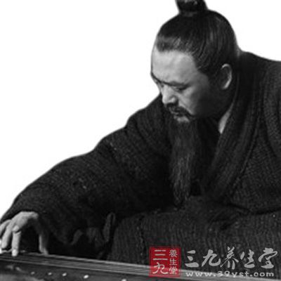 另一方面也說明孔子追求高雅的音樂境界。不僅如此，孔子還親自參加音樂教材的編寫