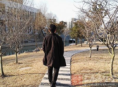 當男人壓力太大時，不防學著換一個環境
