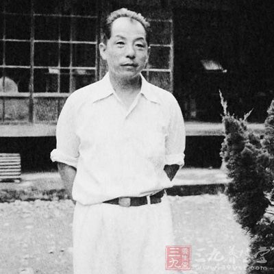 1995年后，張學良的體質已不適于室外的有氧運動，但他的家庭醫師認為，他不能運動，至少也要到室外進行必要的活動