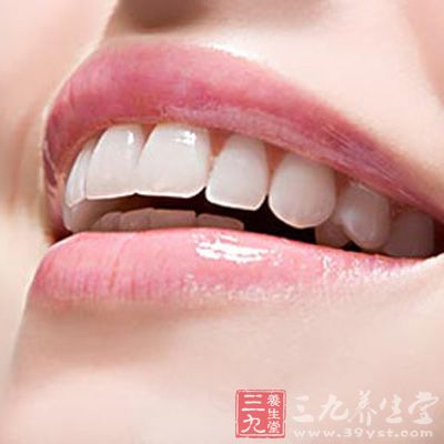 上下牙有節奏地叩咬36次，略聞其響聲，這樣可以起到強固牙齒的作用