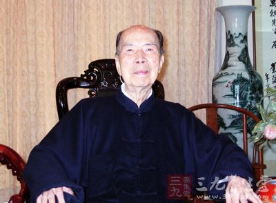 說到馬萬祺，相信大家都非常熟悉，他是全國政協副主席，著名的愛國人士，就在今年的5月26日因病逝世于北京