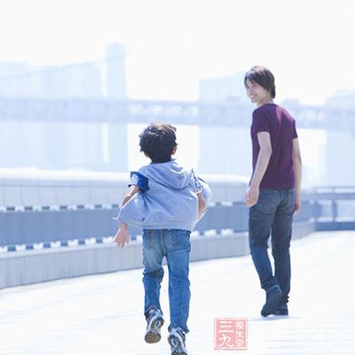 散步是一種簡單易行的健身方式，適合任何一個肢體健全的人