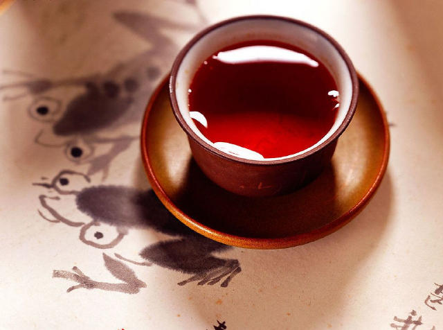 老中醫提醒，這8種茶千萬別喝，不能養生還致??！