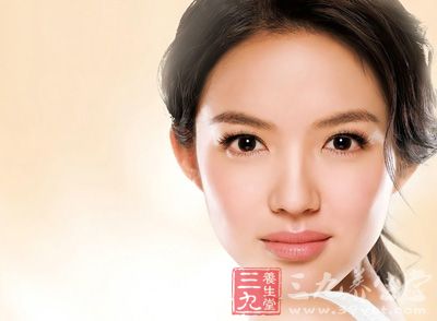 我認為，美不僅僅是外表，還要表現出一顆愛心，去幫助那些需要幫助的人們