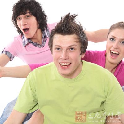 四是“四季不懶”。要結合自己的身體條件選擇合適的鍛煉方式，堅持持久，定能防老