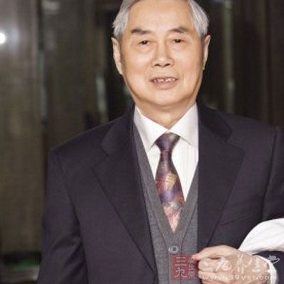 夏桂成指出：充足的睡眠賽過吃補藥，他并不主張多吃補品