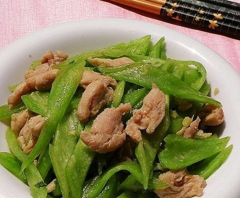 雞腿肉炒蛇瓜 