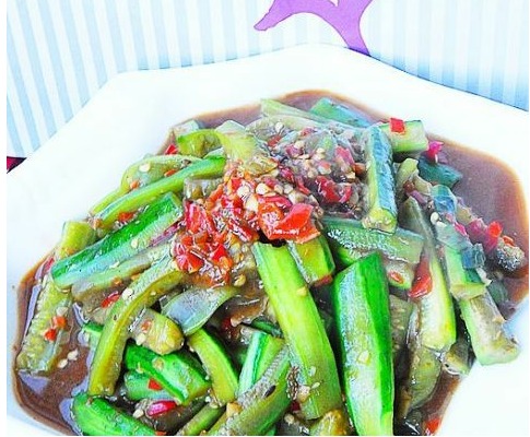剁椒煸炒蛇瓜條