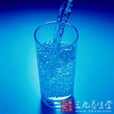 張曼玉說，對職業演員而言，用餐通常是小量的，“水分”遠比“用餐”來得重要
