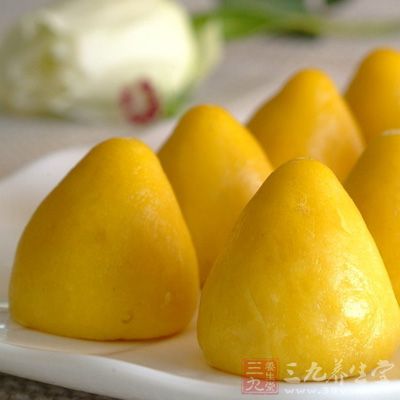 由于她在避亂期間急不擇食地吃了民間的窩窩頭。從此對窩頭也頗感興趣
