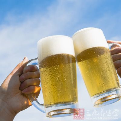 有人計算過，一大瓶啤酒約等于小半碗飯