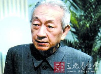 他曾說自己堅持每天開窗通風，適應了寒冷的空氣，免疫力也就變強了