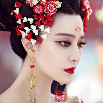 武則天不但高壽，而且即使到了80歲高齡仍然保持著青春般的容貌，不顯衰老