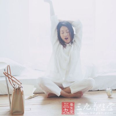 天色初亮就趕緊起身，睡醒了就不要再戀床