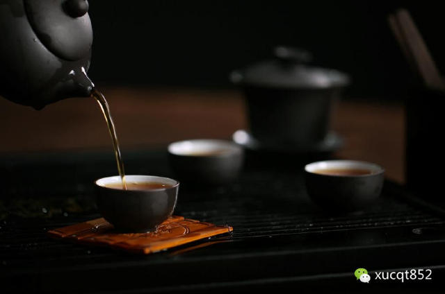 老中醫提醒，這8種茶千萬別喝，不能養生還致??！