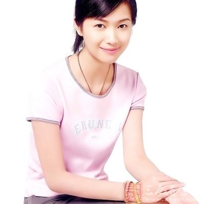徐靜蕾攻無不克的法寶就是——自然明凈、不事雕琢
