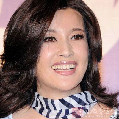 劉曉慶之所以身體健康，除了沒有抽煙喝酒等不良習慣外，還和喜歡體育運動有關系