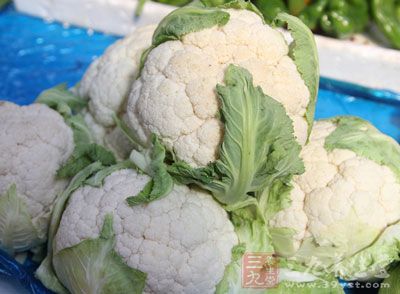 炒花菜也比較適合老人和小孩等消化系統脆弱的人群食用