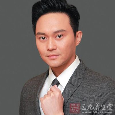 張智霖在自己的博客里透露患有“幽室恐懼癥”，自從拍完《陸小鳳傳奇》之后