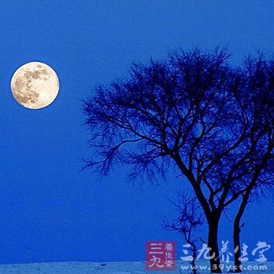 我們如果真有這樣的追問，那么月進人心，你就會變得疏朗和明亮