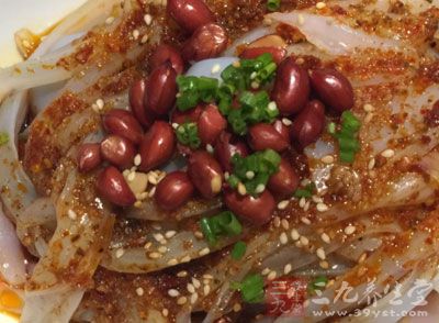 粉皮含有膳食纖維和蛋白質