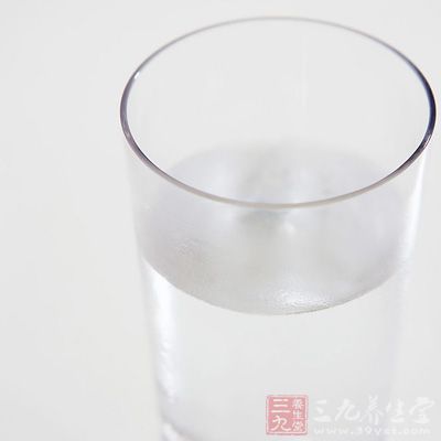 多喝一些白開水，這樣對身體有好處。后來，張學良便只喝白開水