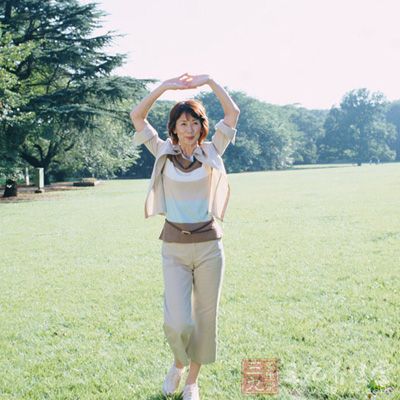 不管多么忙，我都堅持飯后走2000步