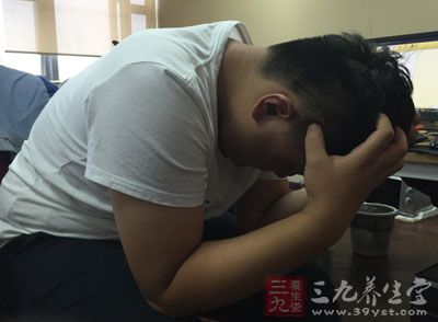如果男人被緊張的工作壓得喘不過氣來，最好立即把工作暫放